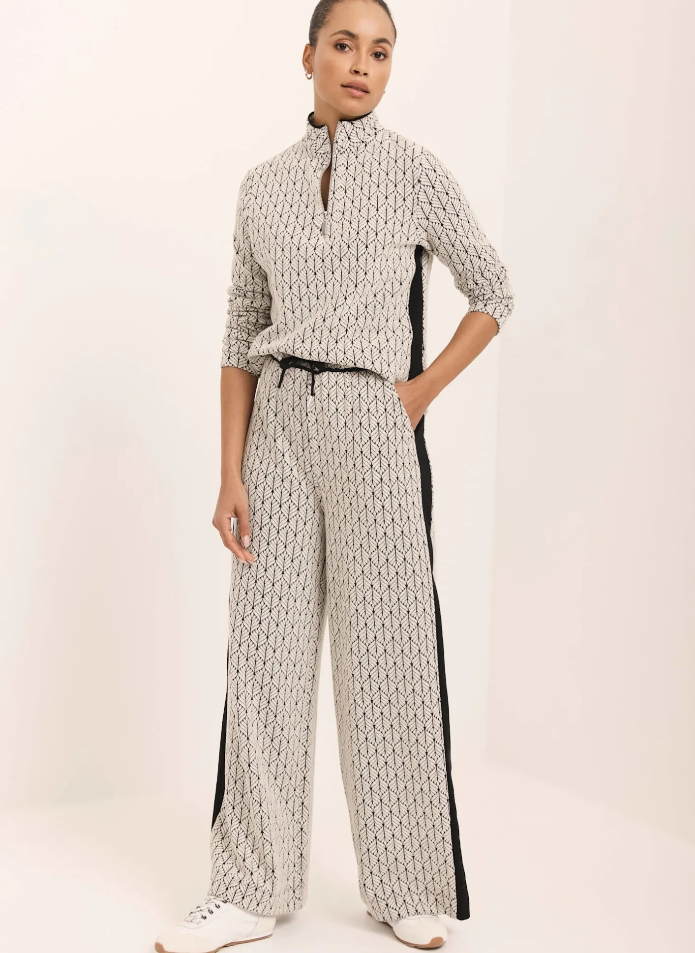 Hot Jacquard Side Stripe Wide Trousers Trousers