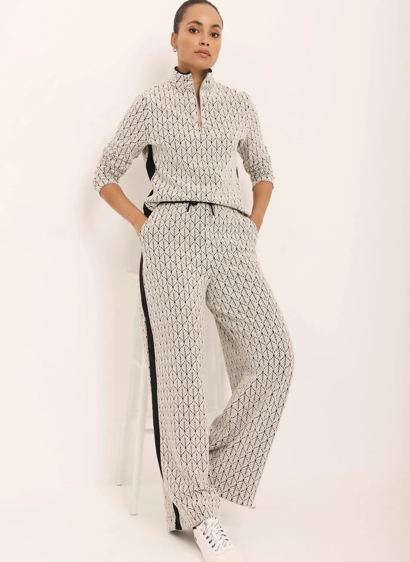 Hot Jacquard Side Stripe Wide Trousers Trousers