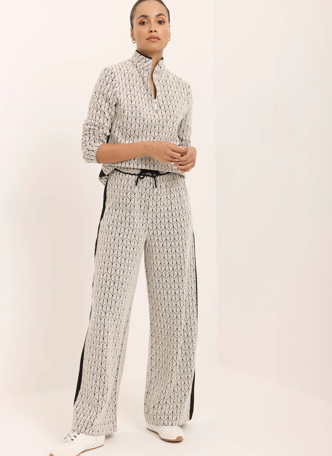 Hot Jacquard Side Stripe Wide Trousers Trousers