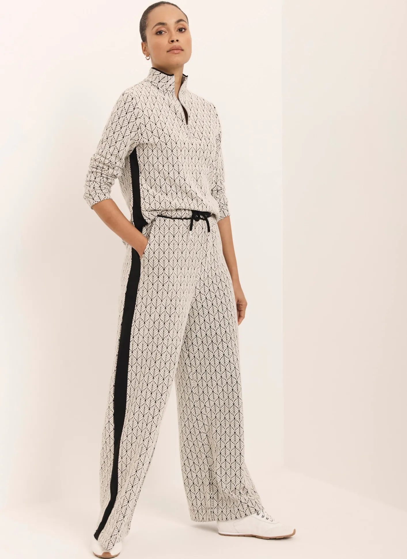 Hot Jacquard Side Stripe Wide Trousers Trousers
